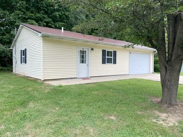 611 Burtner Dr, Oakland, IL 61943