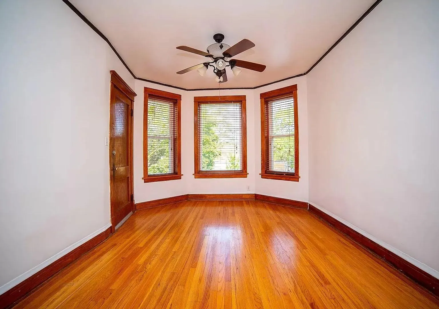 Humboldt Park Apartment — Photo 4