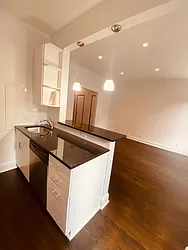 Rented by Metropolis Real Estate of Manhattan