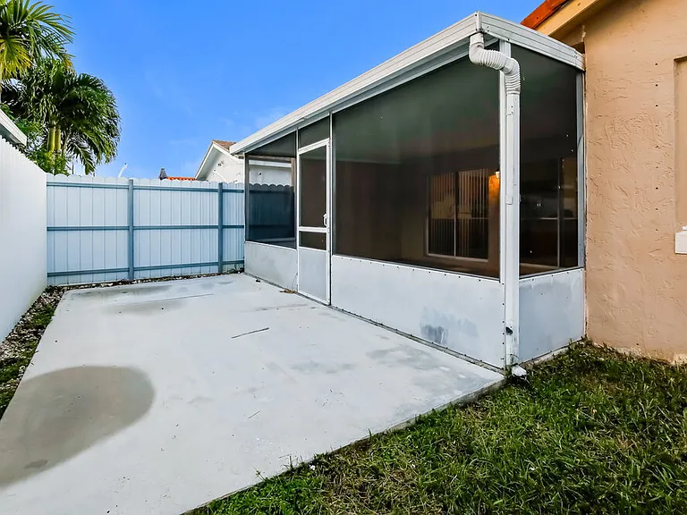 1739 SW 138th Ave — Photo 16