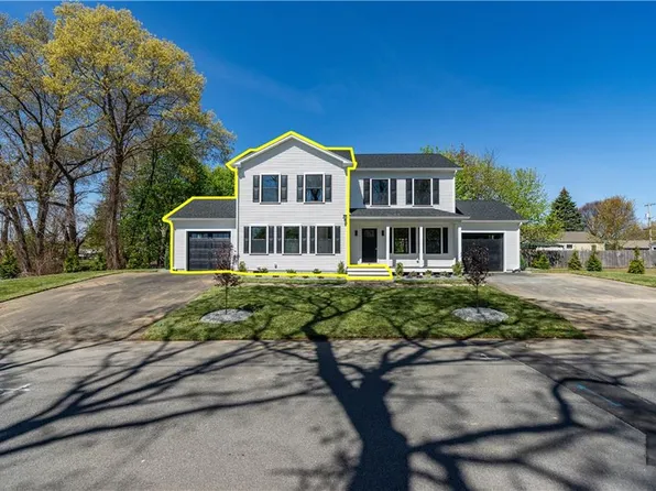 83 Cadora Ave, Warwick, RI 02886