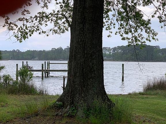 4th image of 605 Little Oyster Ln