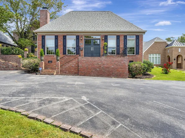 104 College Ct, Dickson, TN 37055