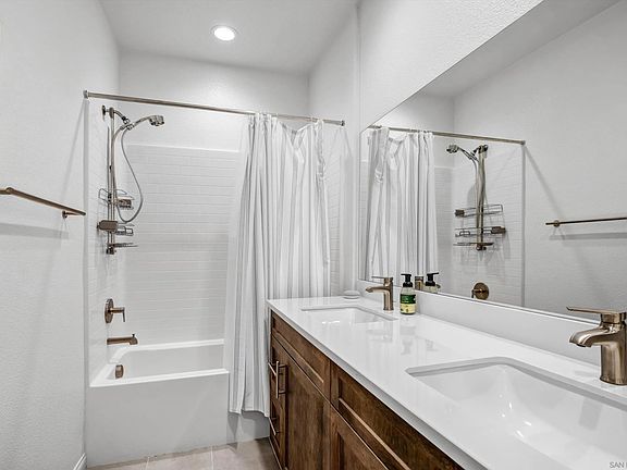 4th image of 3505 Sequoia St