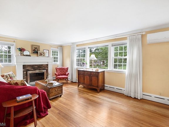 3rd image of 30 Hughes Ln