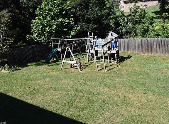 3rd image of 1970 Cambridge Dr