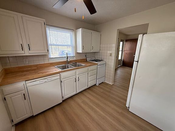 3rd image of 1414 E Fairoaks Ave