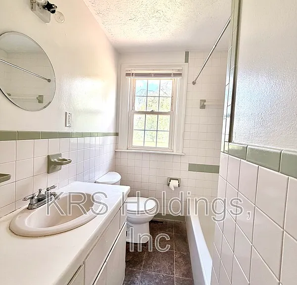 2709 Old Forest Rd — Photo 10