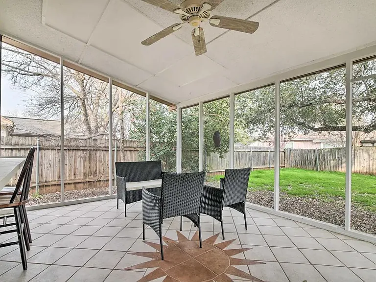 906 Elmwood Trl — Photo 10