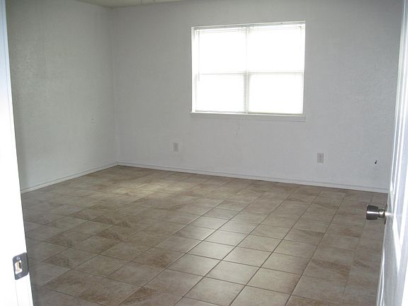 2nd image of 630 Jefferson St E #1