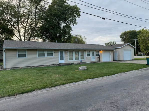 101 S Walnut St, Clinton, IL 61727