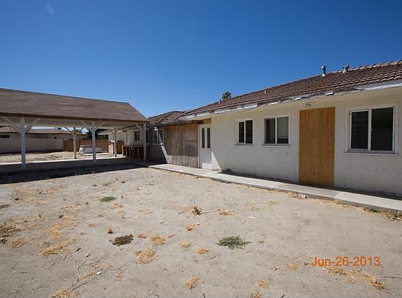5th image of 515 E 3rd St