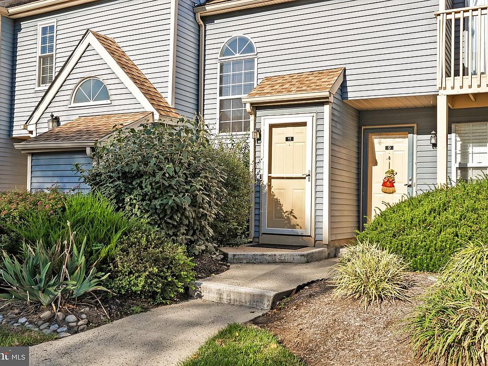 1st image of 11 Tilia Ct