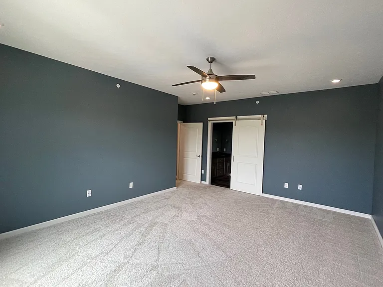 Latitude 40 Flats — Photo 9