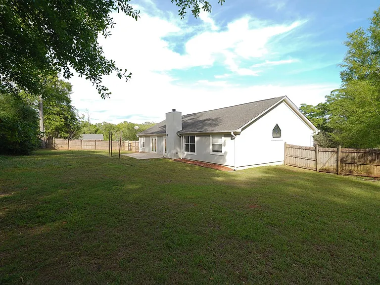 1908 Wagon Wheel Cir E — Photo 37