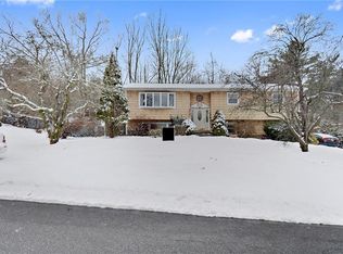 3 Helen Ct, Spring Valley, NY 10977