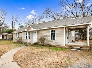 323 Peters St, Calhoun, GA 30701