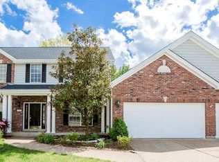 412 April Oaks Ct, Ballwin, MO 63021