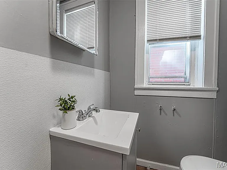 3540 Michigan Ave — Photo 18