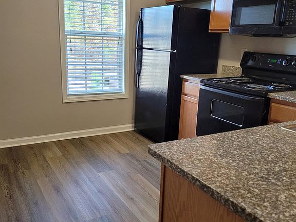 3rd image of 3633 Dornoch Dr APT E