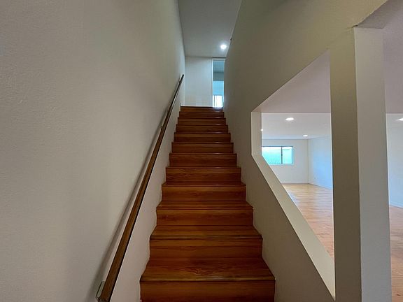 5th image of 4221 Grand View Blvd APT 6