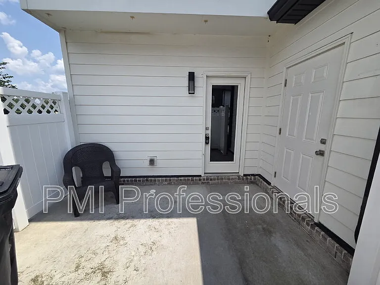 1403 Rebecca Johns Dr — Photo 15