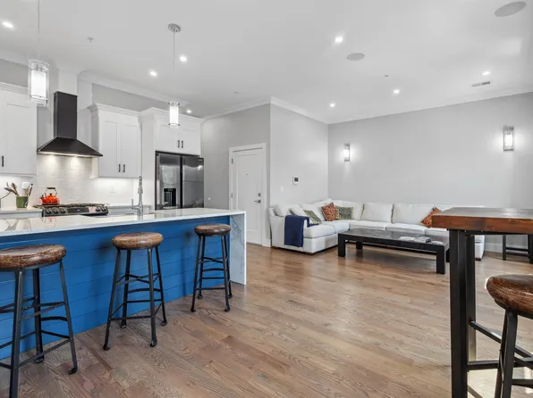 218 Hancock Avenue image 4 of 36