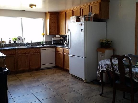 5th image of 4870 Pedley Ave