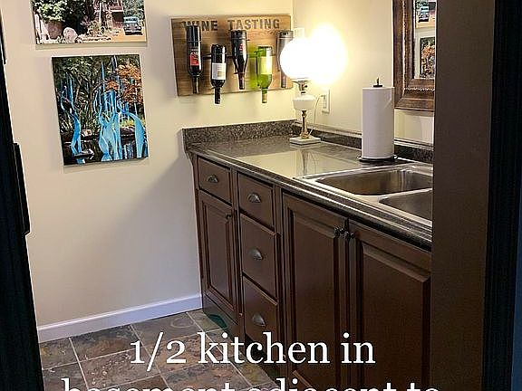 Mini Kitchen/Butler’s Pantry