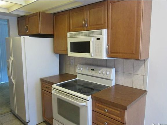 5th image of 28649 Lowell Ct N #14
