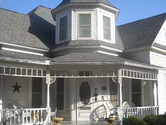 2nd image of 521 N Grand Ave