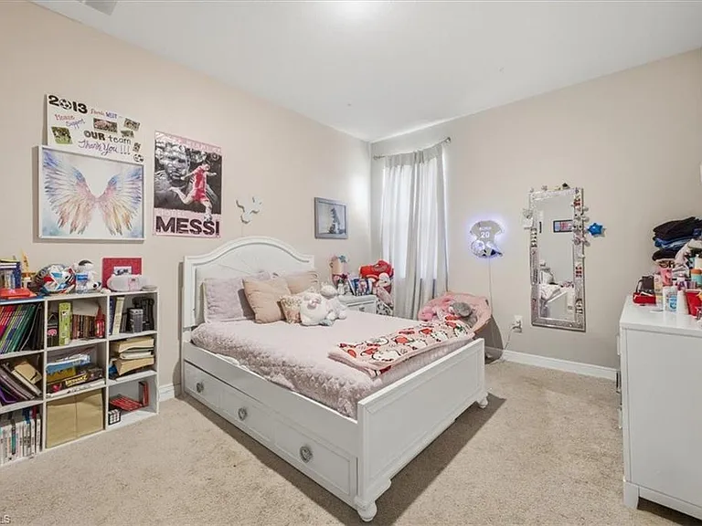 1025 NW 7th Pl — Photo 15