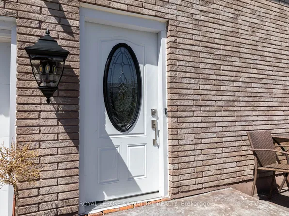 34 Kingswood Dr E, Clarington, ON L1E 1G2