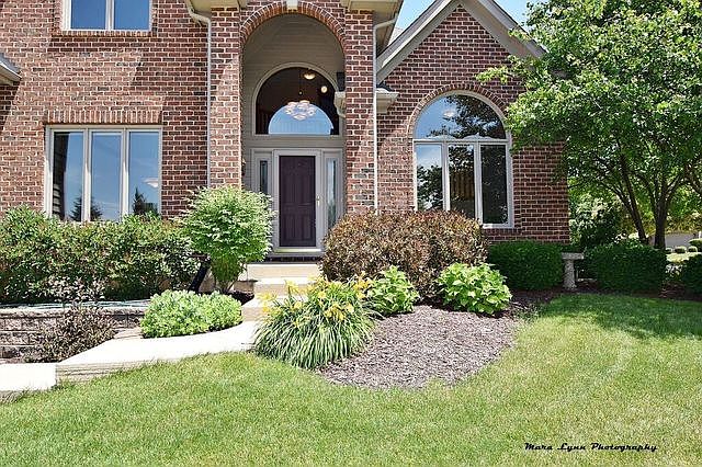 1st image of 823 Waterside Dr