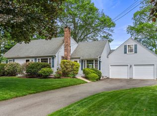 19 Edgewood St, Cromwell, CT 06416