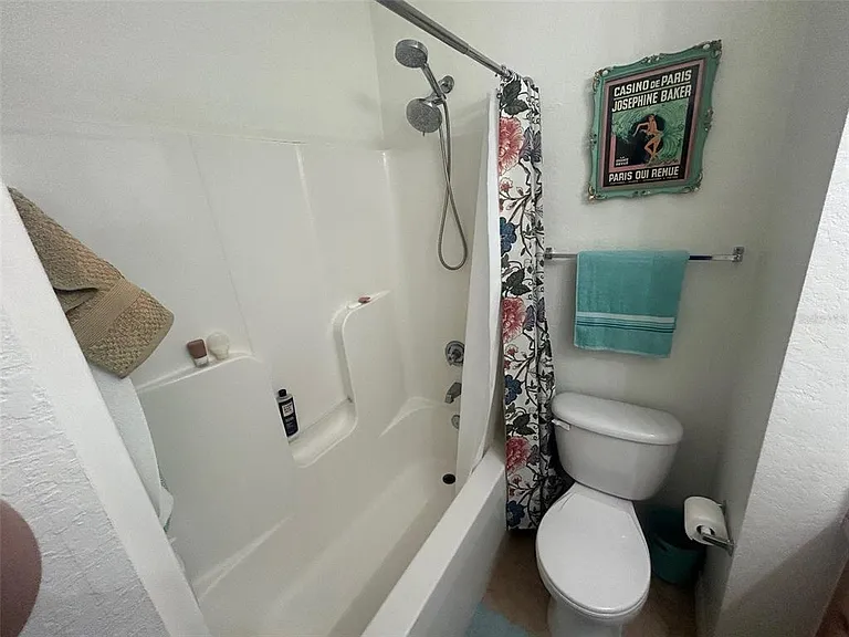 621 SW 10th St #203 — Photo 10