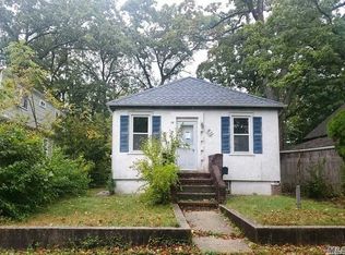 41 Hawthorne St, Massapequa, NY 11758