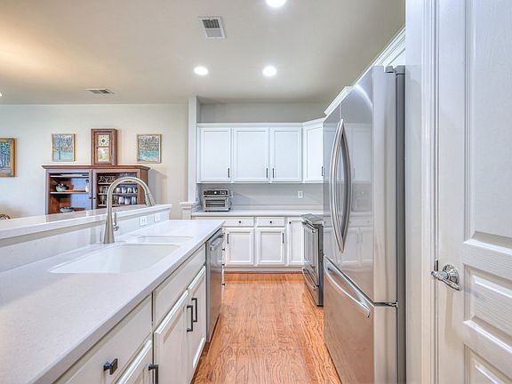 5th image of 107 Old Towne Dr