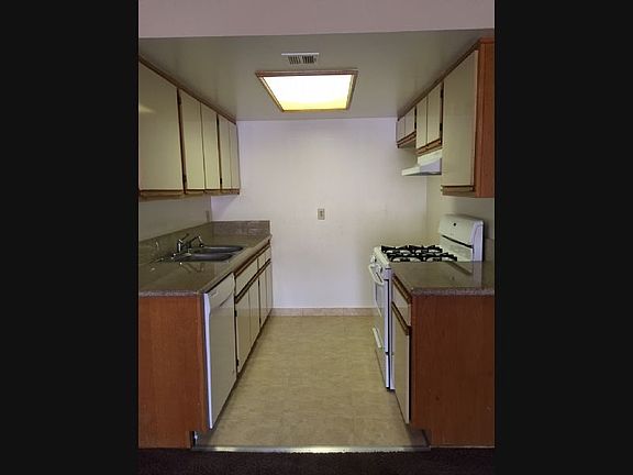 3rd image of 10761 Blix St APT 204
