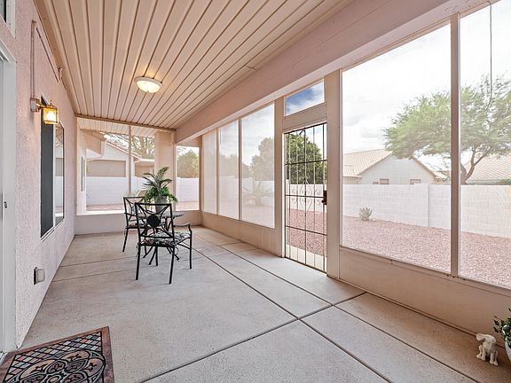 5th image of 2389 LOCKSLEY Drive