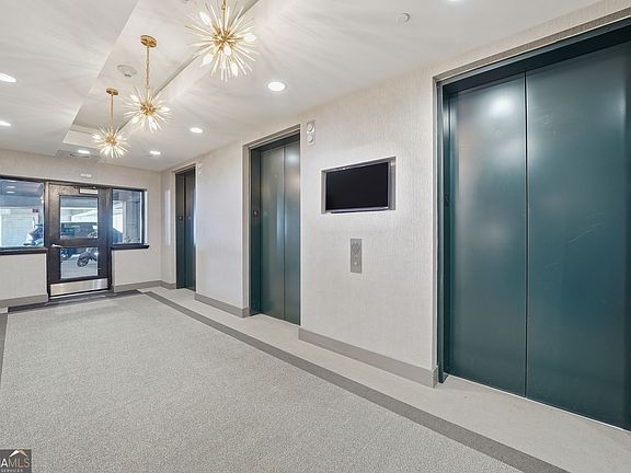 3rd image of 250 Pharr Rd #605