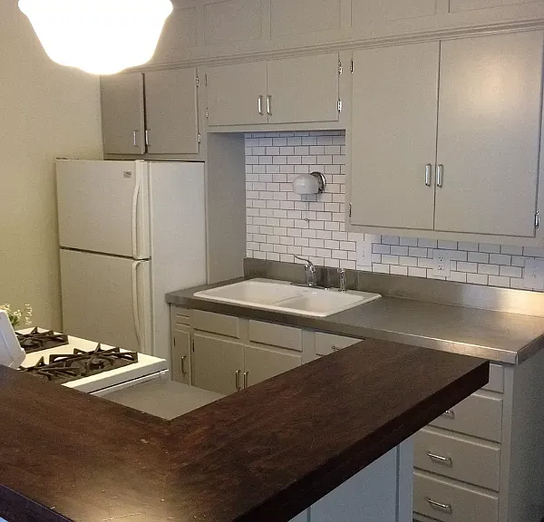726 Lake Dr SE #B — Photo 3