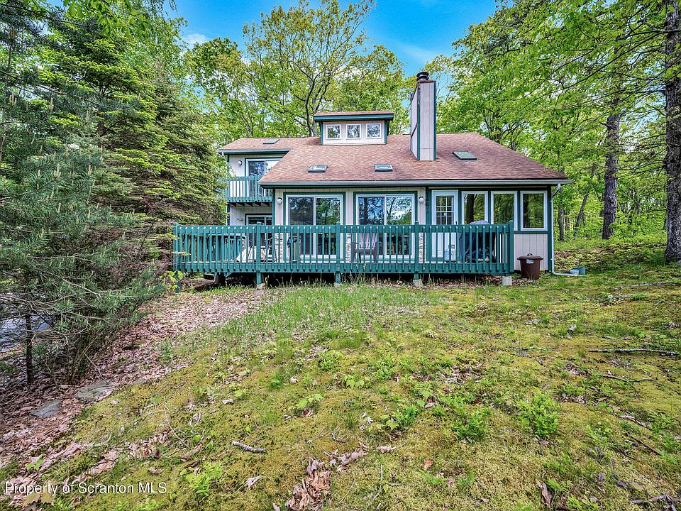 1st image of 124 Surrey Dr