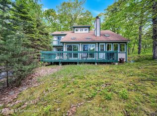 124 Surrey Dr, Hawley, PA 18428