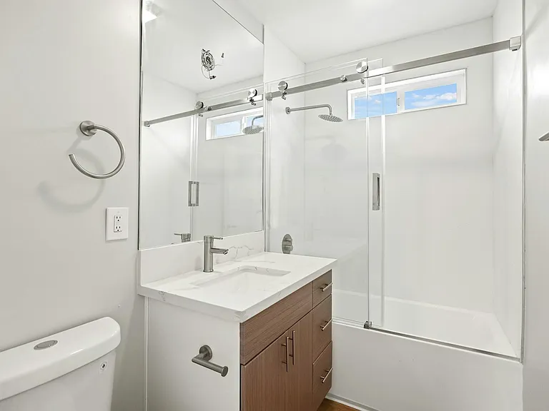 1352 W 36th St #2 — Photo 13