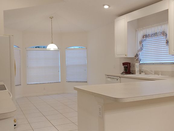 5th image of 811 Indian Oaks Dr