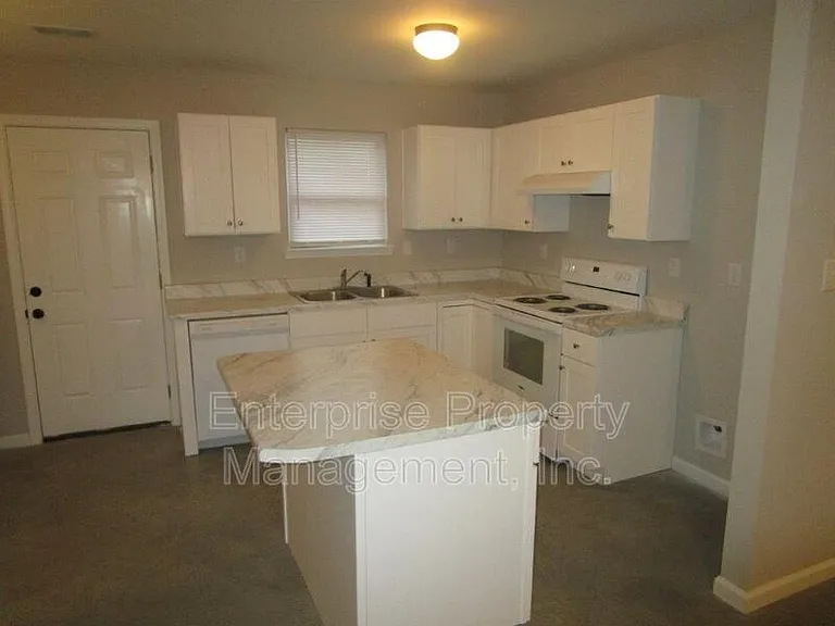 3490 Ardmore St — Photo 7