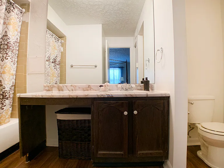 Knobs Pointe Apartments — Photo 40
