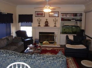 877 Daffodil Ct, Simi Valley, CA 93065