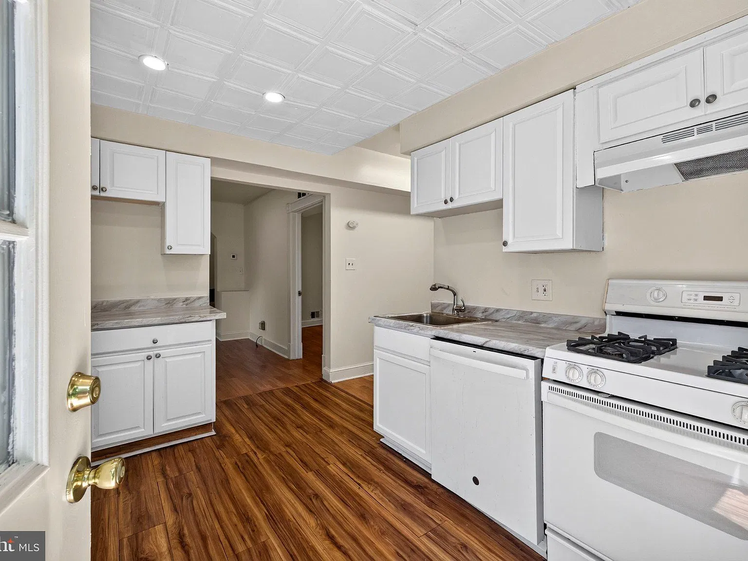 5 bed, 2.0 bath, 1514 sqft, $3,350 — Photo 3